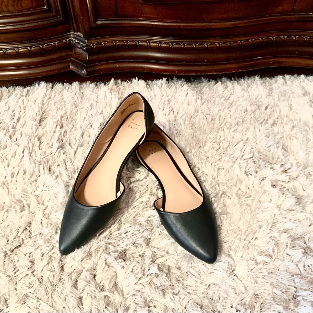 Black Faux Vegan Leather Pointed Toe Ballet Flats